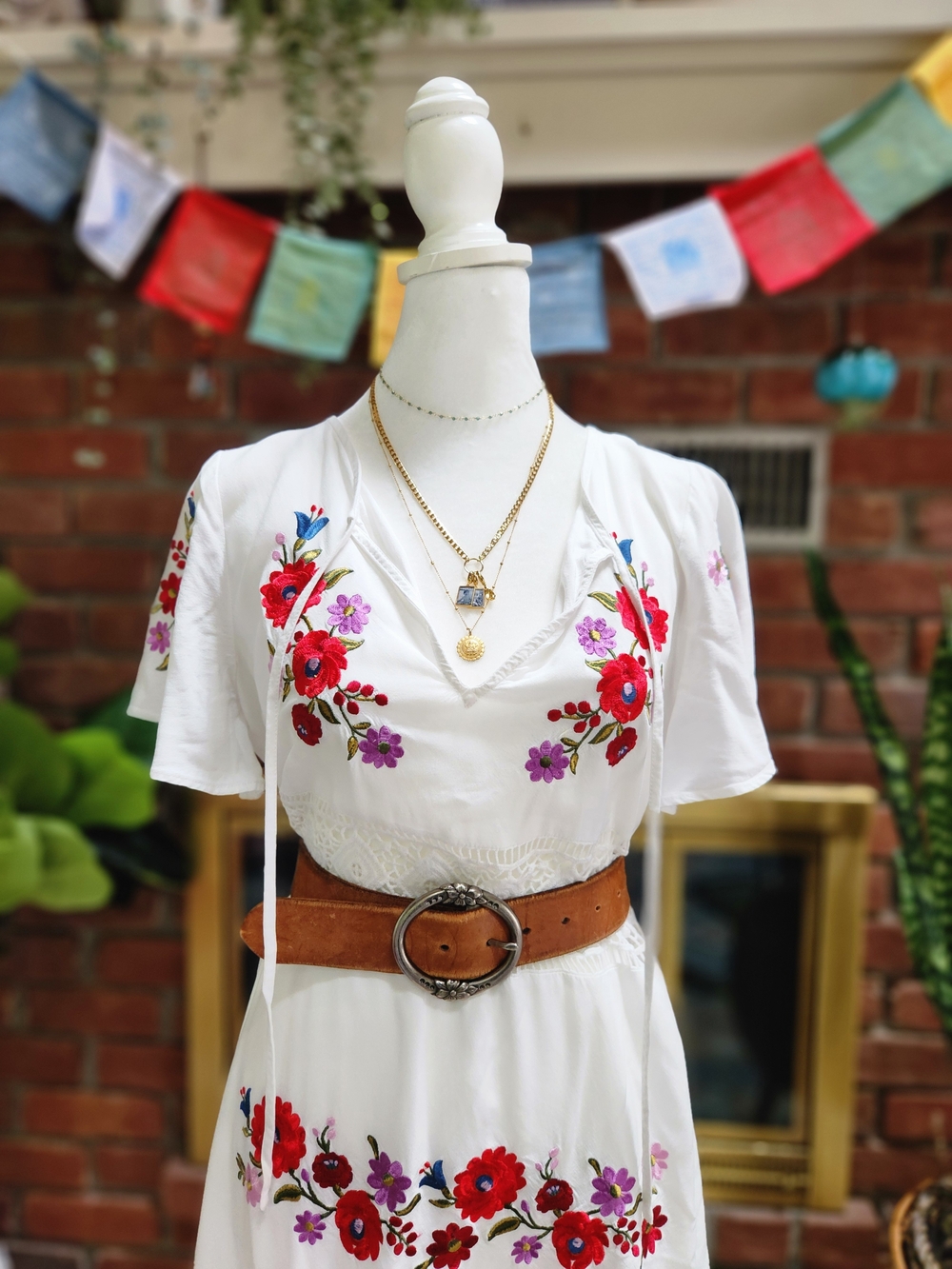 Forever 21 White Floral Embroidered Boho Dress Lace Trim Festival Size M